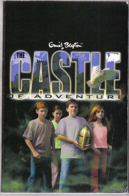 ENID BLYTON. THE CASTLE OF ADVENTURE. SOFT COVER BOOK. 261 PAGES. SOME SLIGHT WEAR ON COVER.