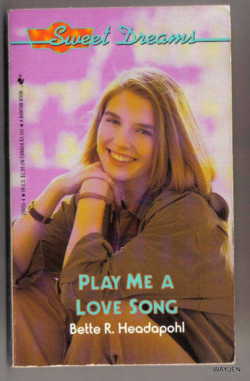SWEET DREAMS. PLAY ME A LOVE SONG. SOFT COVER.134 PAGES.