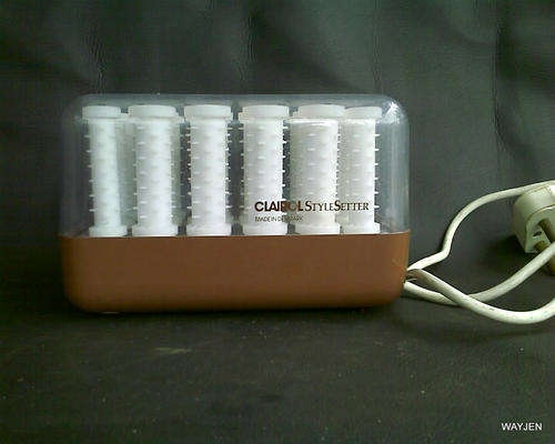 CLAIROL STYLE SETTER HOT CURLERS. TESTED AND WORKING. PLEASE NOTE: COVER IS DAMAGED.