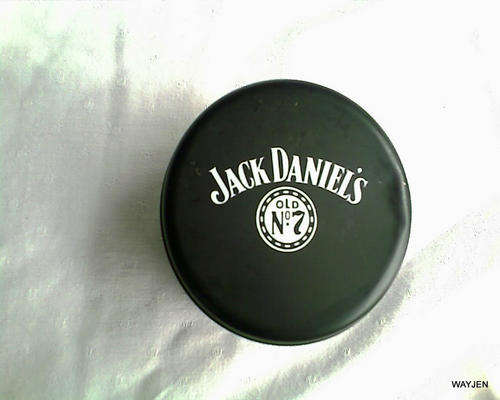 JACK DANIEL'S OLD No. 7 TIN. 9 X 5,2cm. BLACK TIN.