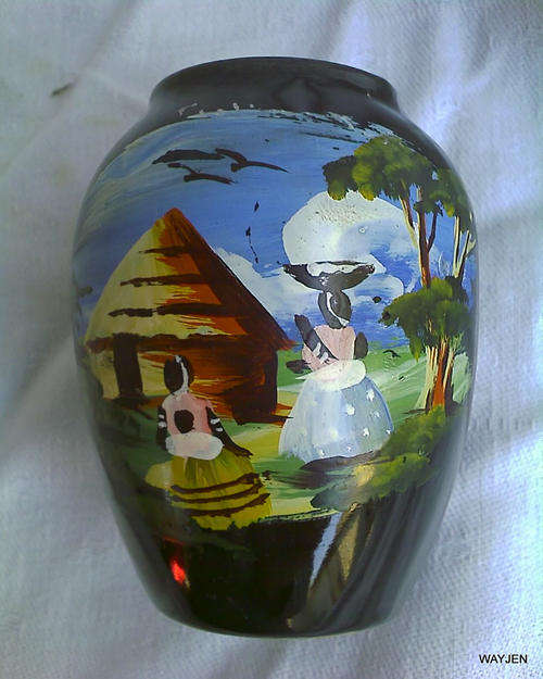 SMALL GLASS VASE WITH AFRICAN PAINTING. PAINTED BY HENNA. 7cm HIGH.