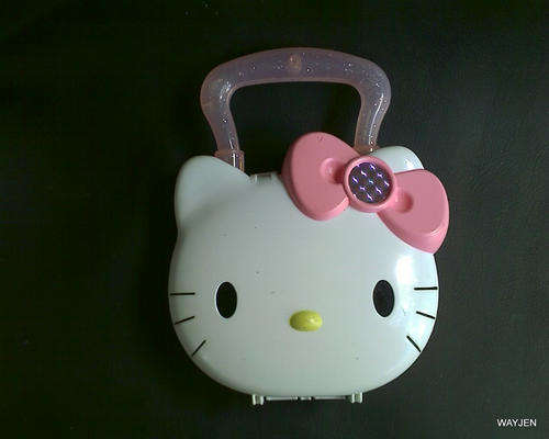 HELLO KITTY HANDBAG. PLASTIC BOX TYPE.