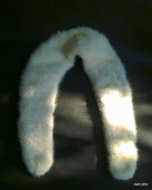 WHITE FUR COLLAR. 96cm LONG. VERY NEAT.