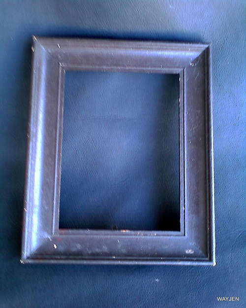 WOODEN PHOTO/PICTURE FRAME. 17 X 22cm. WILL NEED SOME TOUCH UP.