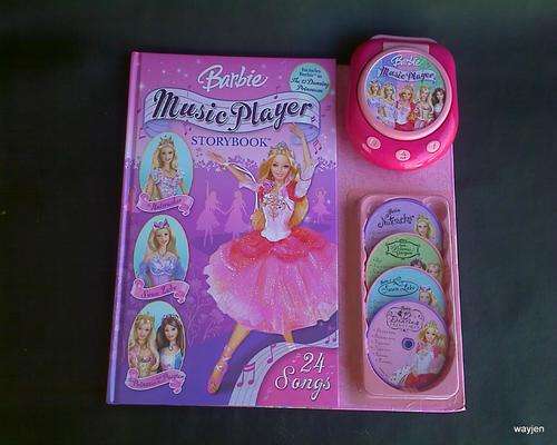 BARBIE MUSIC PLAYER STORY BOOK. 1 MUSIC PLAYER AND 4 DISCS. 24 SONGS.