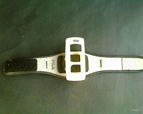 FILA. MP3.IPOD RUBBER PROTECTOR WITH VELCO STRAP FOR YOUR ARM.