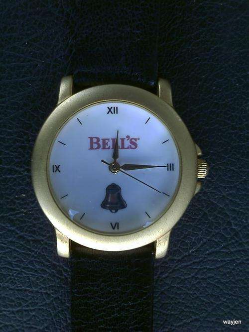 BELL'S SCOTCH WHISKEY WATCH.THIS WATCH HAS BELL'S AND A PICTURE OF A BELL ON THE FACE. WORKING 100%.