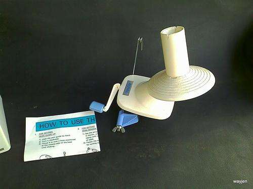 ROYAL WOOL WINDER. MADE N JAPAN. COMES WITH INSTRUCTIONS. STILL NEW.