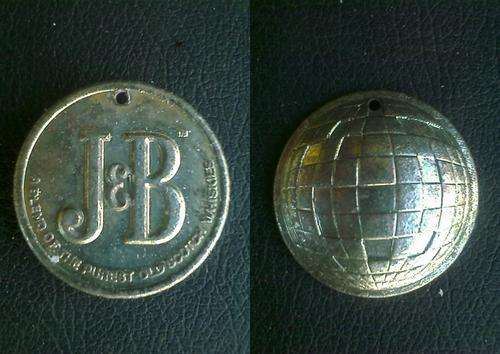 J & B 40gram MEDALLION. A BLEND OF THE FINEST OLD SCOTCH WHISKIES.