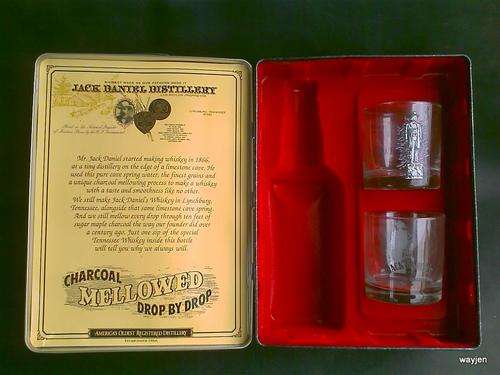 JACK DANIEL'S OLD No. 7 TIN. BOTTLE GONE. 2 DRINKING GLASSES SUPPLIED WITH TIN. SOME DENTS IN TIN.