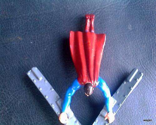 SMALL SUPERMAN FIGURINE. 11cm IN LENGTH WITH "STEEL" GIRDER.