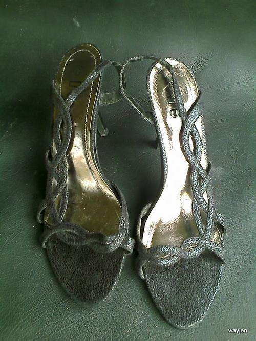 SIZE 7 BLACK STILETTOS. HEEL 9,5cm. RT BRAND. SLIGHT WEAR.