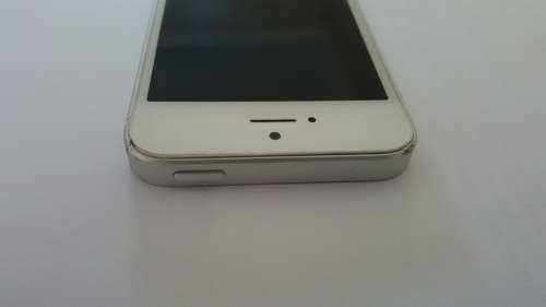 Apple Iphone SE 64GB. Silver. Please view pictures.