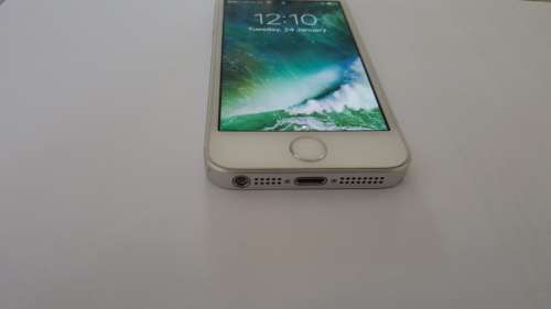 Apple Iphone SE 64GB. Silver. Please view pictures.