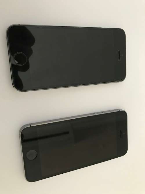 Apple Iphone SE 32GB Housing/LCD/Battery