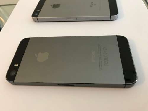 Apple Iphone SE 32GB Housing/LCD/Battery
