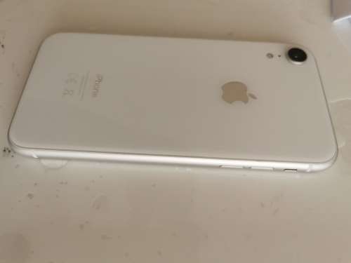 Apple Iphone XR 64GB White | Front camera issue