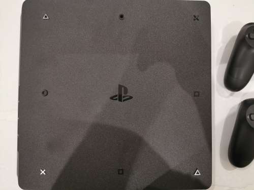 PlayStation 4 500GB Console + 3 Games and 2 controllers