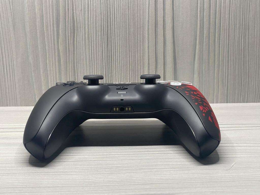 DualSense Wireless Controller - Marvel`s Spider-Man 2 Limited Edition