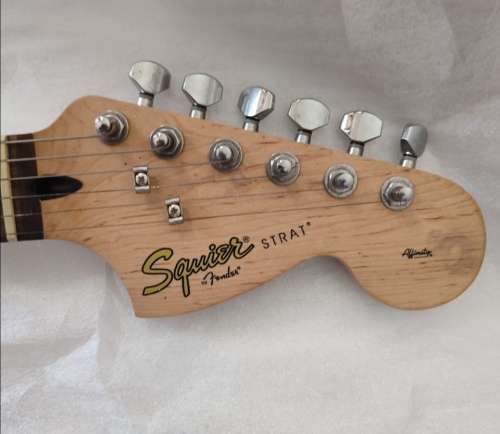 Squier by Fender