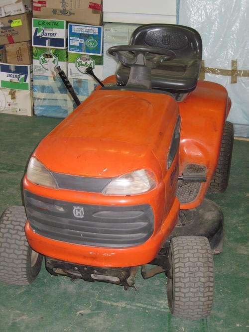 Ride on Lawn Mower (Husqavarna)