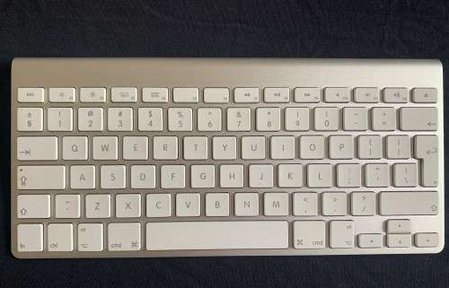 Apple Wireless Keyboard with Bluetooth - Silver - Original