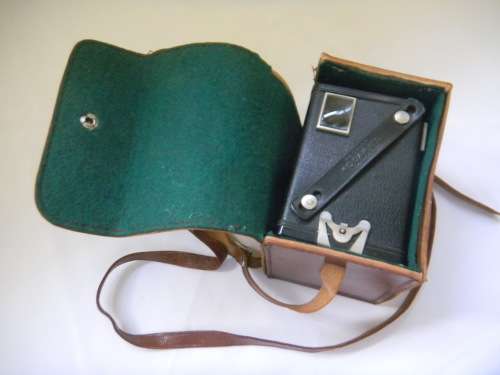 KODAK SIX-20 "BROWNIE" Vintage Camera