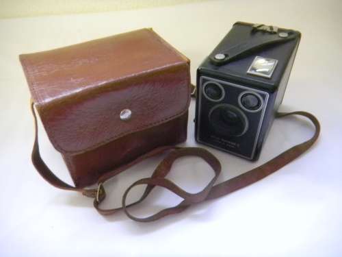 KODAK SIX-20 "BROWNIE" Vintage Camera