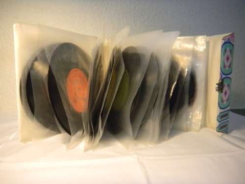 VINTAGE COLLECTION OF VINYL 7 SINGLES