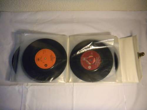 VINTAGE COLLECTION OF VINYL 7 SINGLES