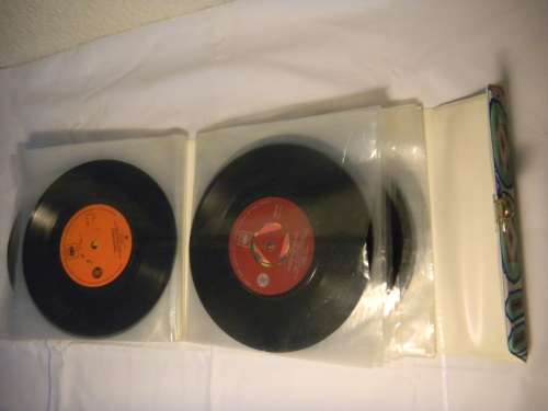 VINTAGE COLLECTION OF VINYL 7 SINGLES