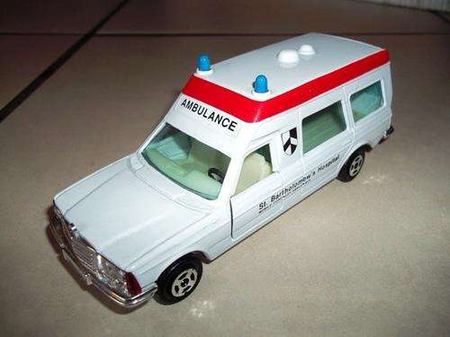 Corgi Mercedes-Benz W123 Ambulance, scale 1:36