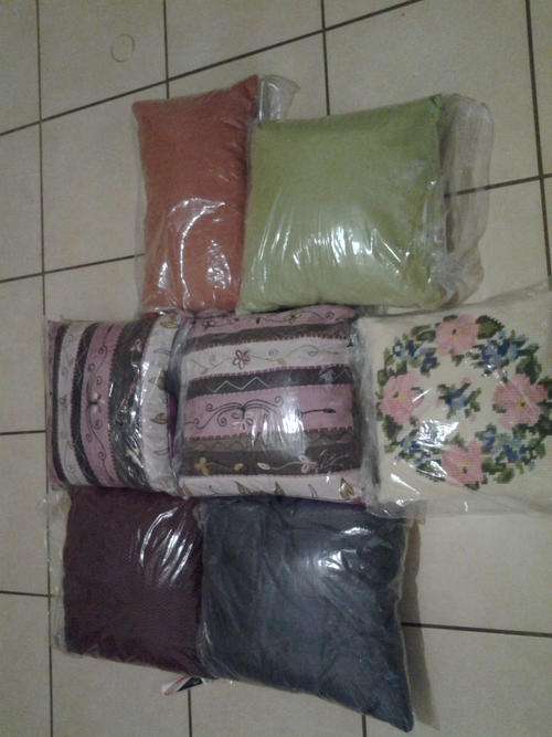 Lot Cushions (one bid for all)