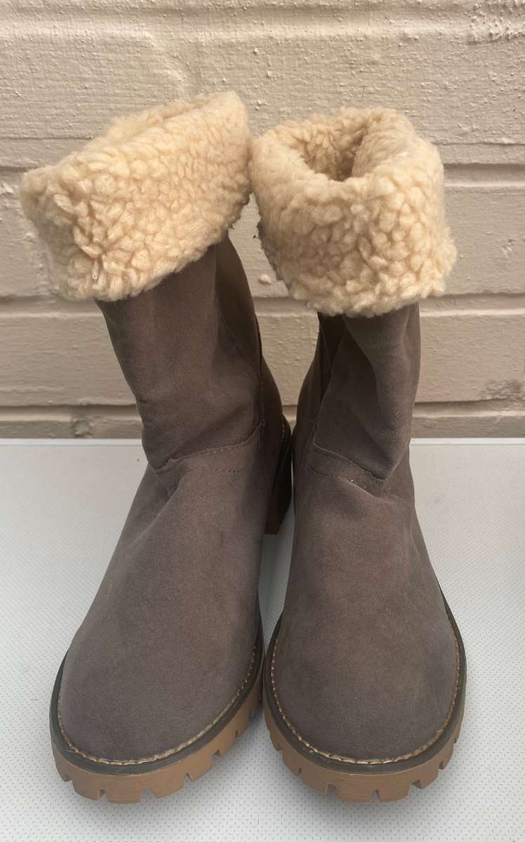 Woman`s Fleece Winter Ankle Boots Chunky Stacked Heeled - Brown - Size 6 (Customer return - no box)