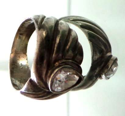 Unique and Dainty 925 Silver Simplistic Ring with clear Stone & Androgynous Attitude - Size 7