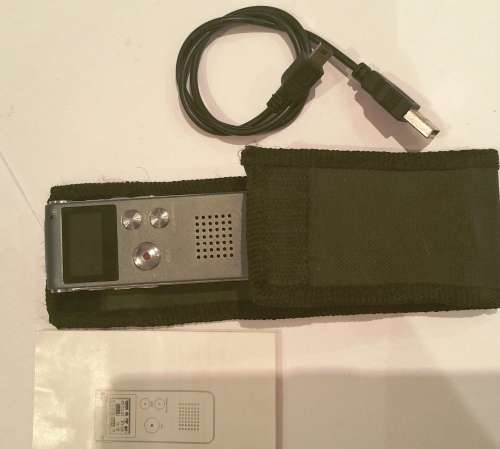 8 GB DIGITAL VOICE RECORDER / DICTAPHONE / MP3 PLAYER