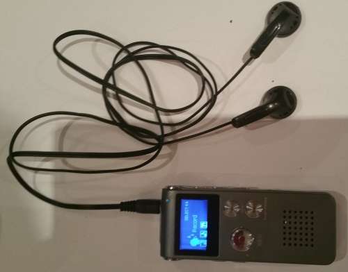8 GB DIGITAL VOICE RECORDER / DICTAPHONE / MP3 PLAYER