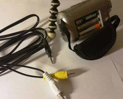 ELECTROMANN DIGITAL VIDEO CAMERA (DV136ZB) AND TRIPOD