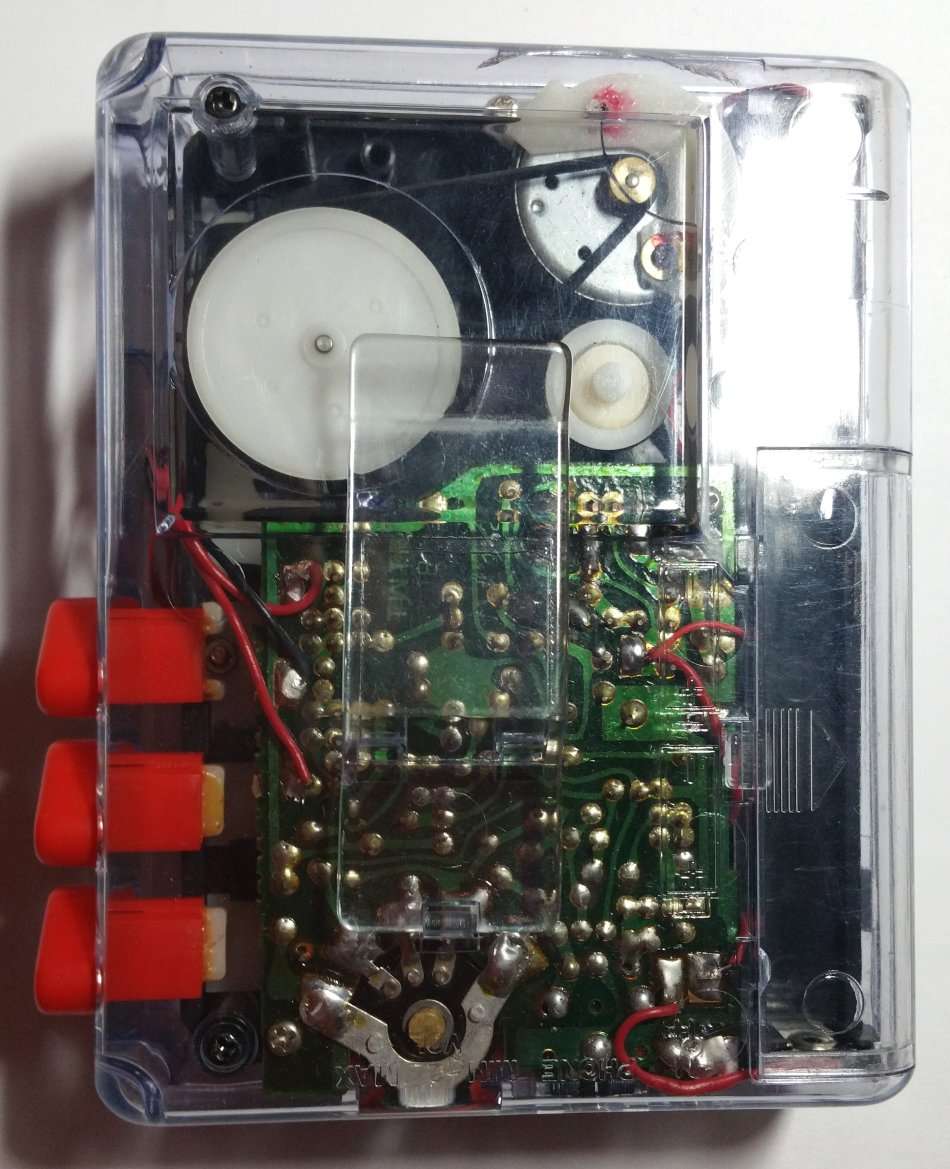 STEREO PERSONAL CASSETTE PLAYER - HIGH RESOLUTION