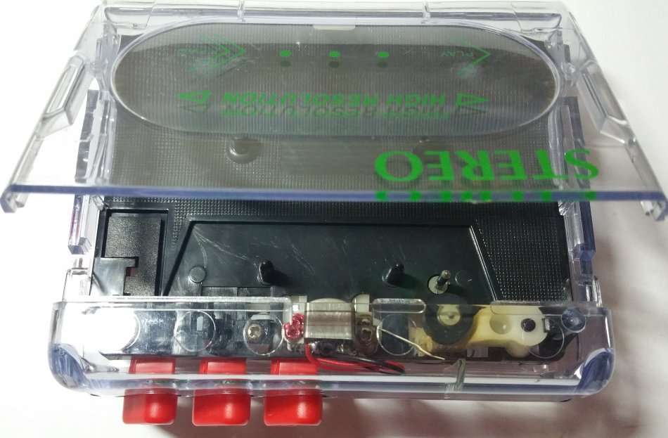 STEREO PERSONAL CASSETTE PLAYER - HIGH RESOLUTION