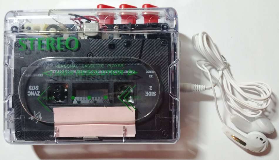 STEREO PERSONAL CASSETTE PLAYER - HIGH RESOLUTION