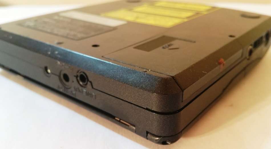 TECHNICS PORTABLE CD PLAYER SL-XP300