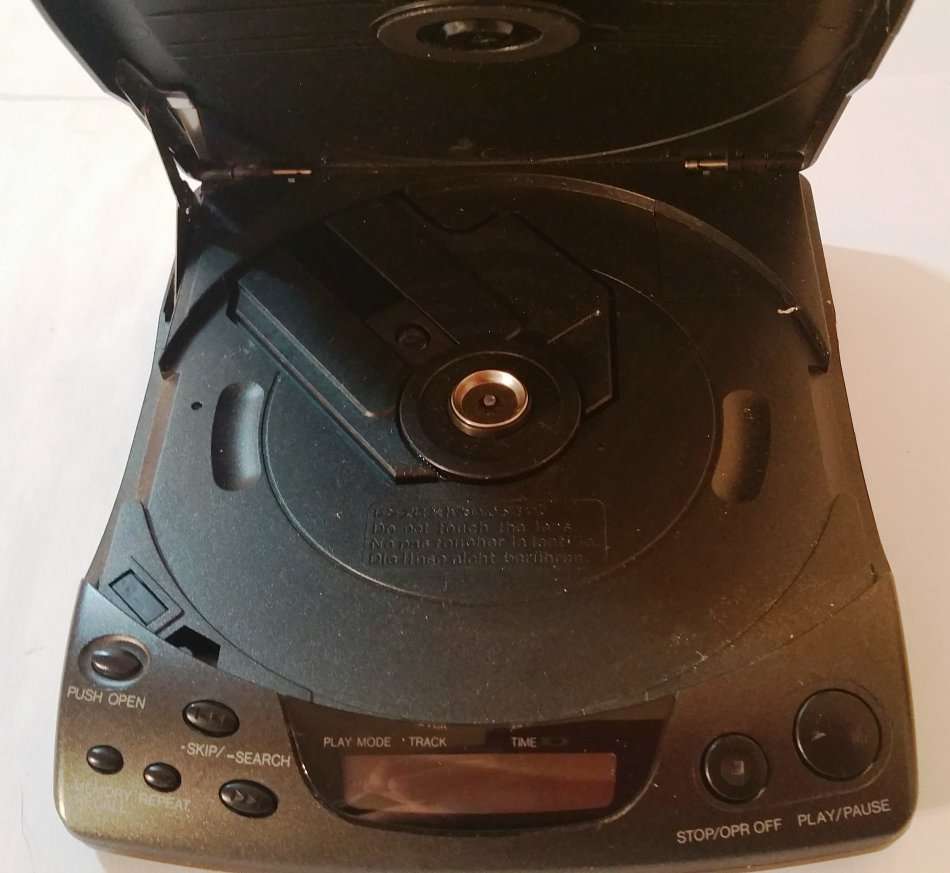 TECHNICS PORTABLE CD PLAYER SL-XP300