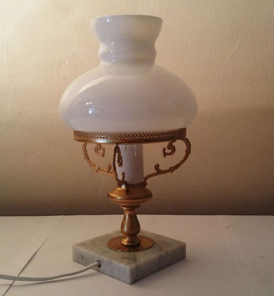 TABLE LAMP: DELICATE, BEAUTIFUL AND ELEGANT **LESS 10% JUNE ONLY**