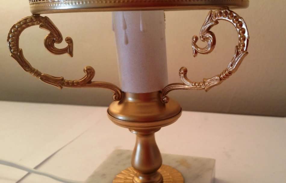 TABLE LAMP: DELICATE, BEAUTIFUL AND ELEGANT **LESS 10% JUNE ONLY**