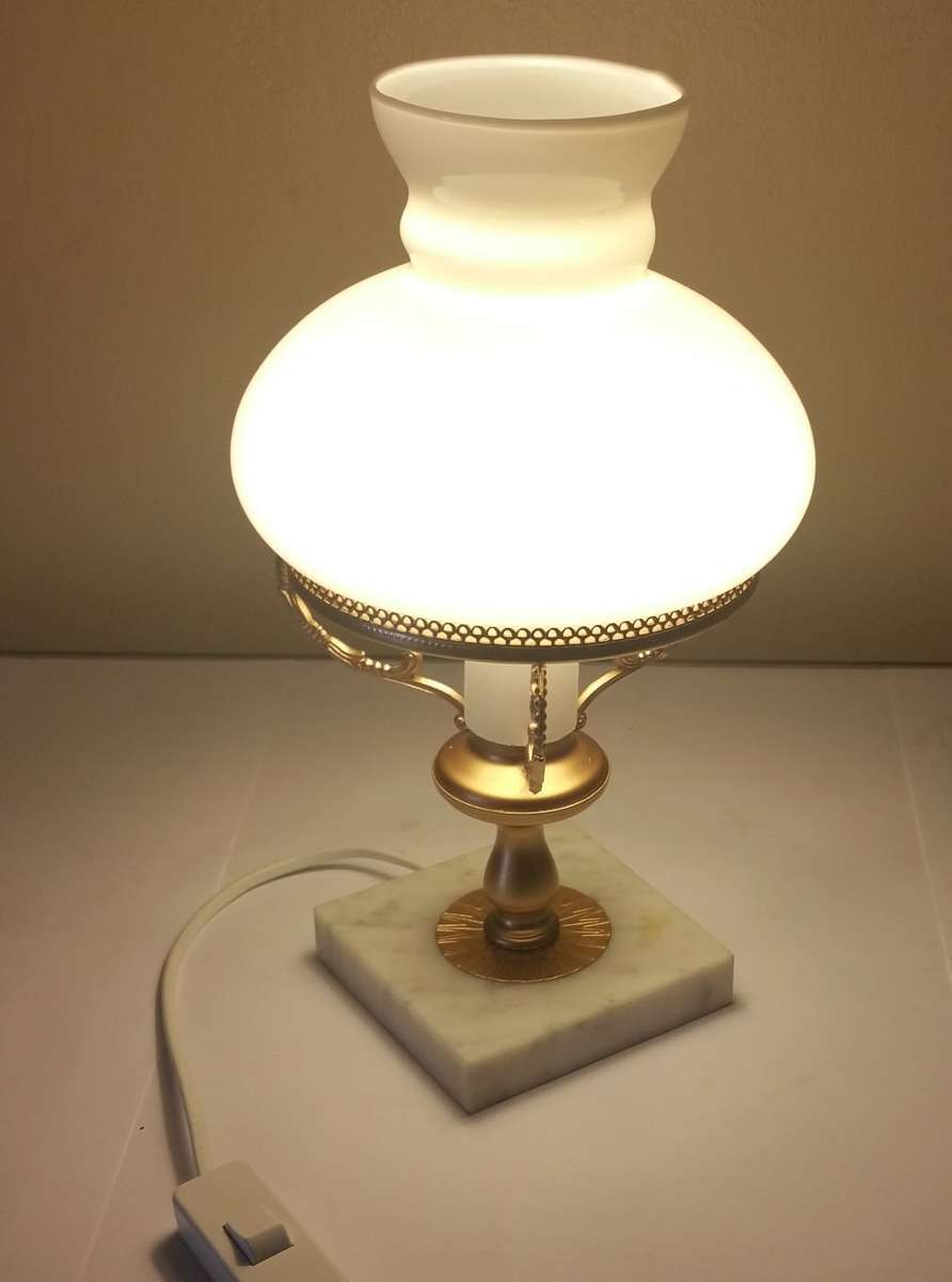 TABLE LAMP: DELICATE, BEAUTIFUL AND ELEGANT **LESS 10% JUNE ONLY**