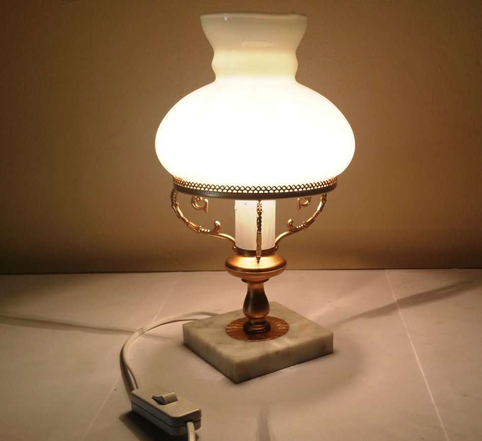 TABLE LAMP: DELICATE, BEAUTIFUL AND ELEGANT **LESS 10% JUNE ONLY**