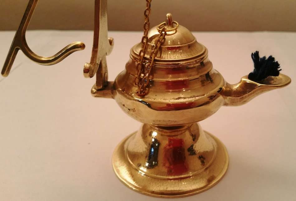 VINTAGE BRASS MEDITERRANEAN ROMAN OIL BURNER LAMP AND INCENSER (B)
