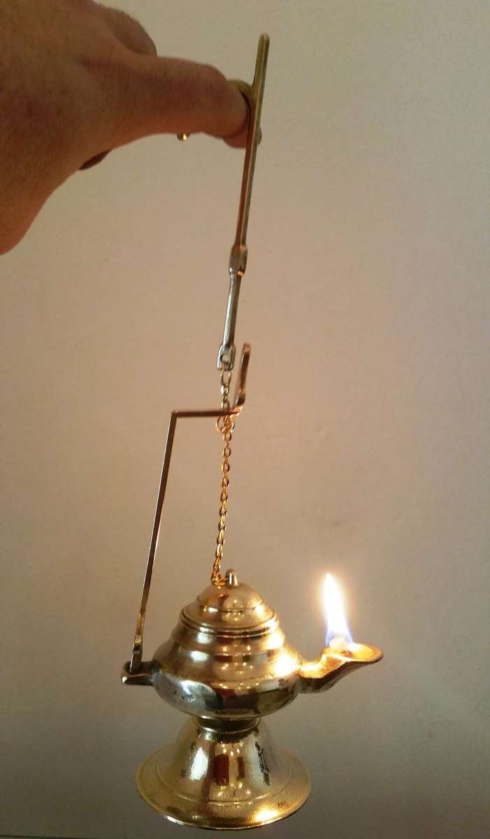 VINTAGE BRASS MEDITERRANEAN ROMAN OIL BURNER LAMP AND INCENSER (B)