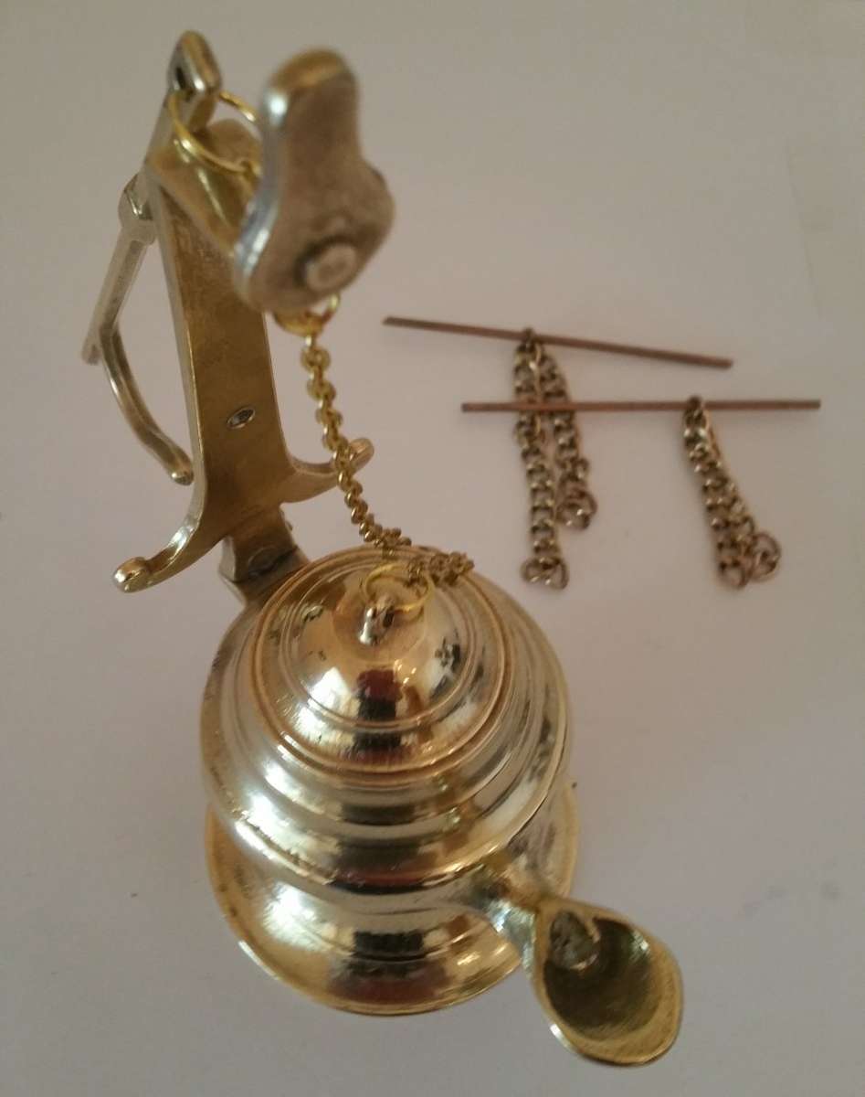 VINTAGE BRASS MEDITERRANEAN ROMAN OIL BURNER LAMP AND INCENSER (B)